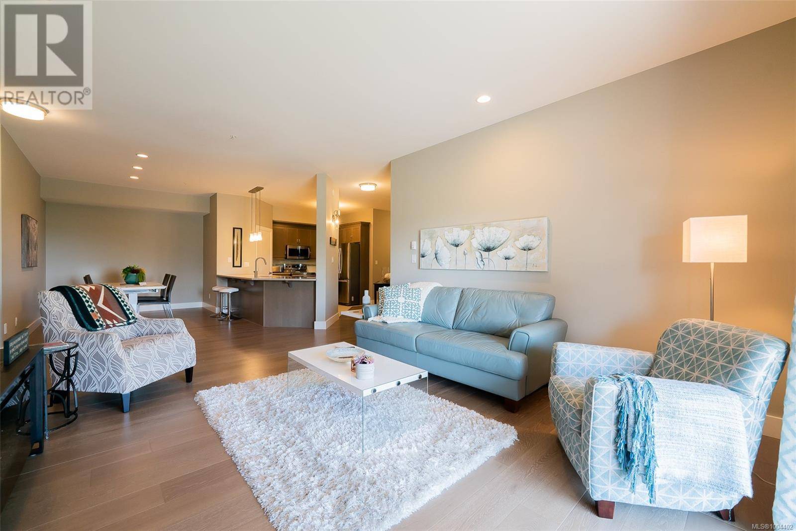 Nanaimo, BC V9R0G6,104 Esplanade ST #304