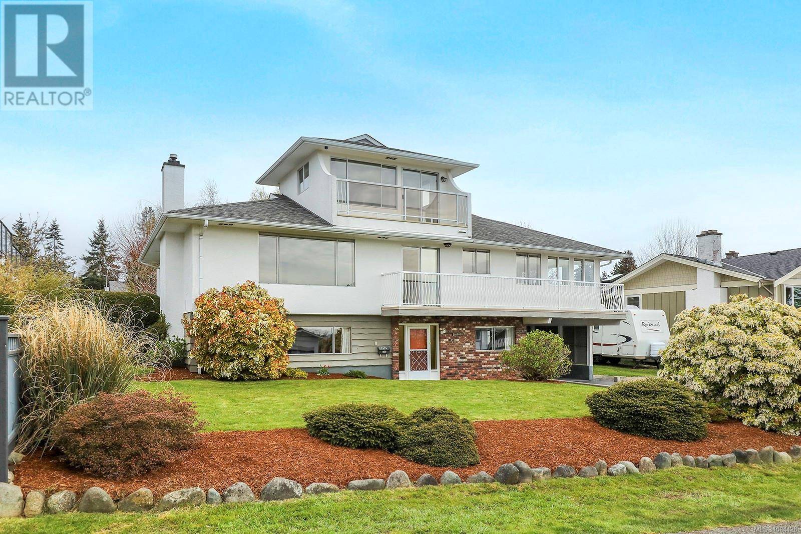 2070 Murphy Ave, Comox, BC V9M1V6