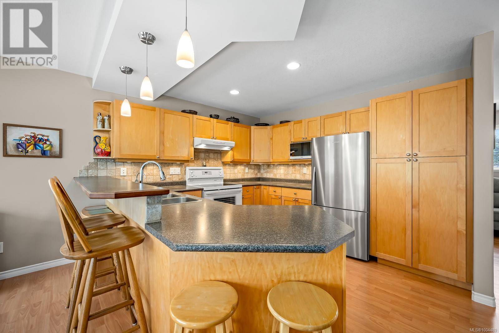 Comox, BC V9M1X5,296 Gladstone St