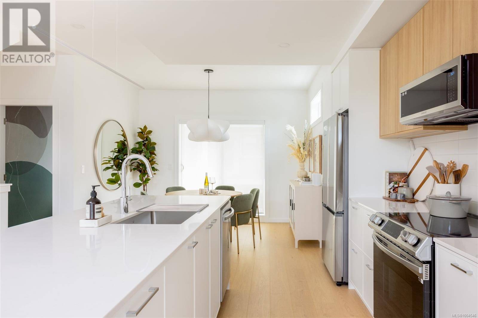 Saanich, BC V8Z3R2,3450 Whittier AVE #TH9