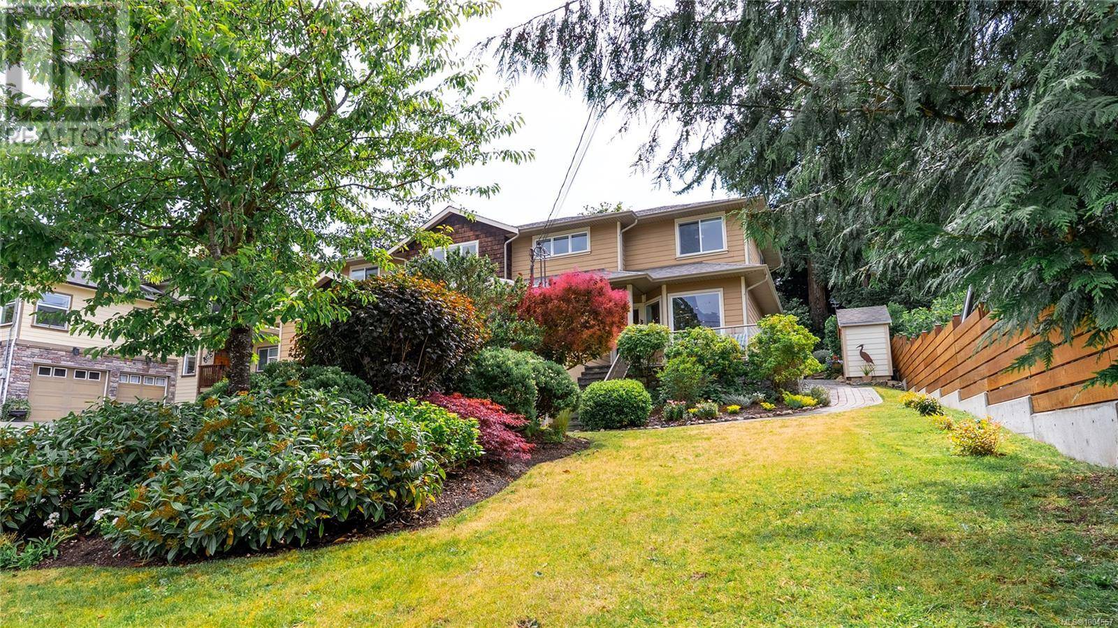 1075 Primrose Rd, Saanich, BC V8Z4S6
