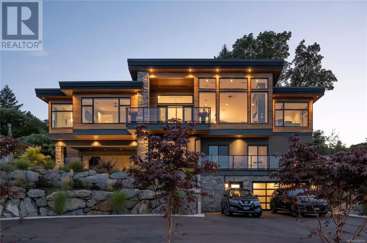 Saanich, BC V8Y1K3,928 Claremont Ave