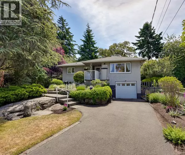 1033 Pentrelew Pl, Victoria, BC V8V4J5