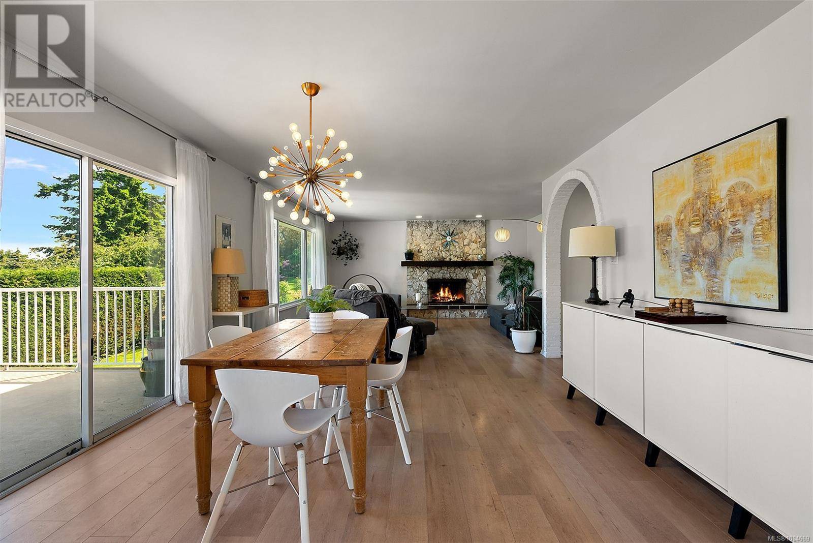 Victoria, BC V8P5J3,1483 Tolmie Pl