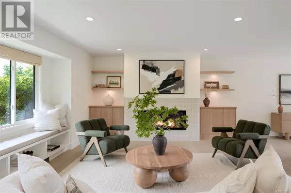 Oak Bay, BC V8S2Z8,2091 Stonehewer Pl