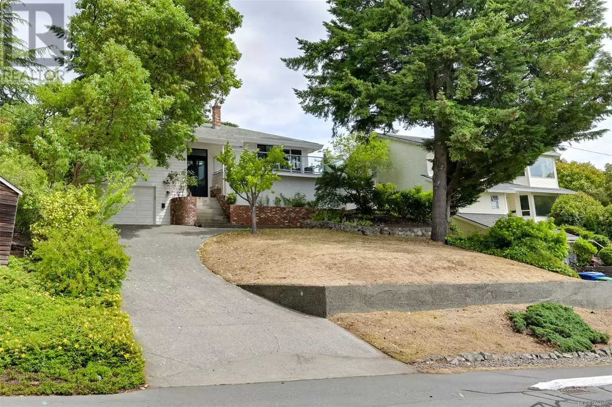 Colwood, BC V9C2R2,632 Cairndale Rd