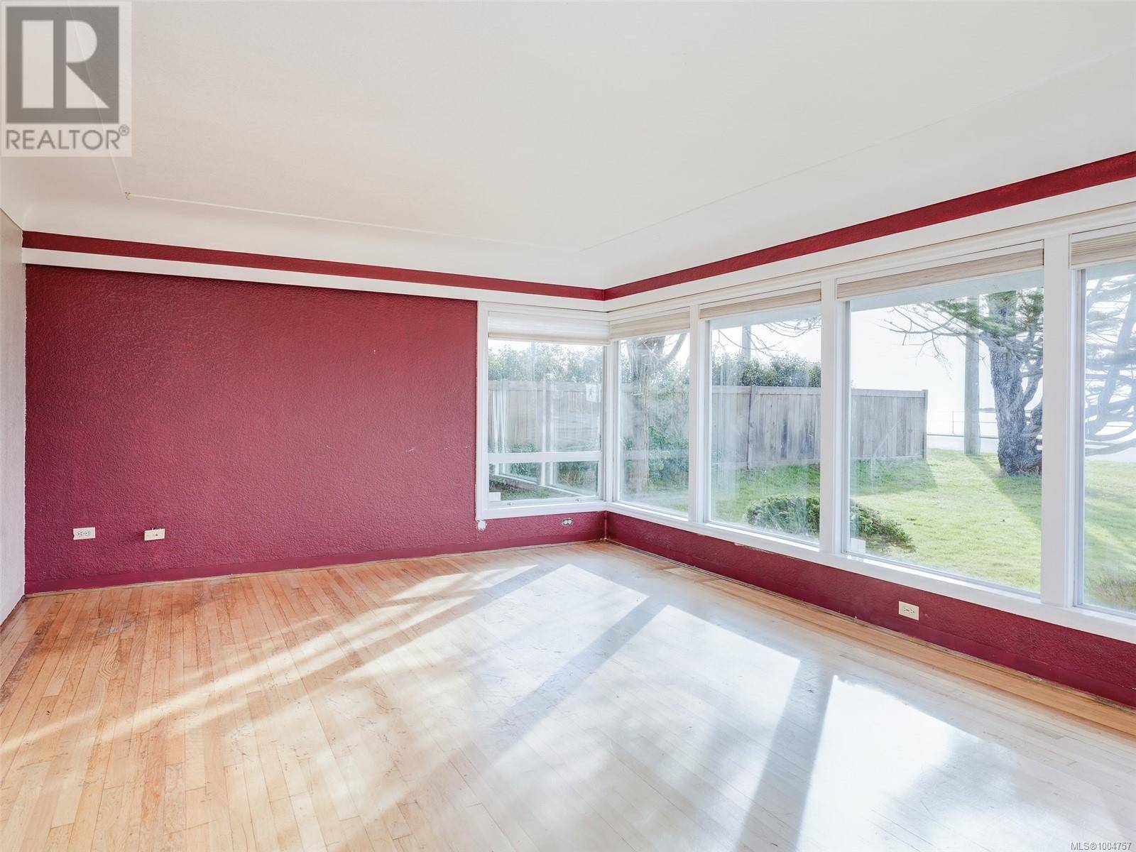 Oak Bay, BC V8S2M4,406 Beach Dr