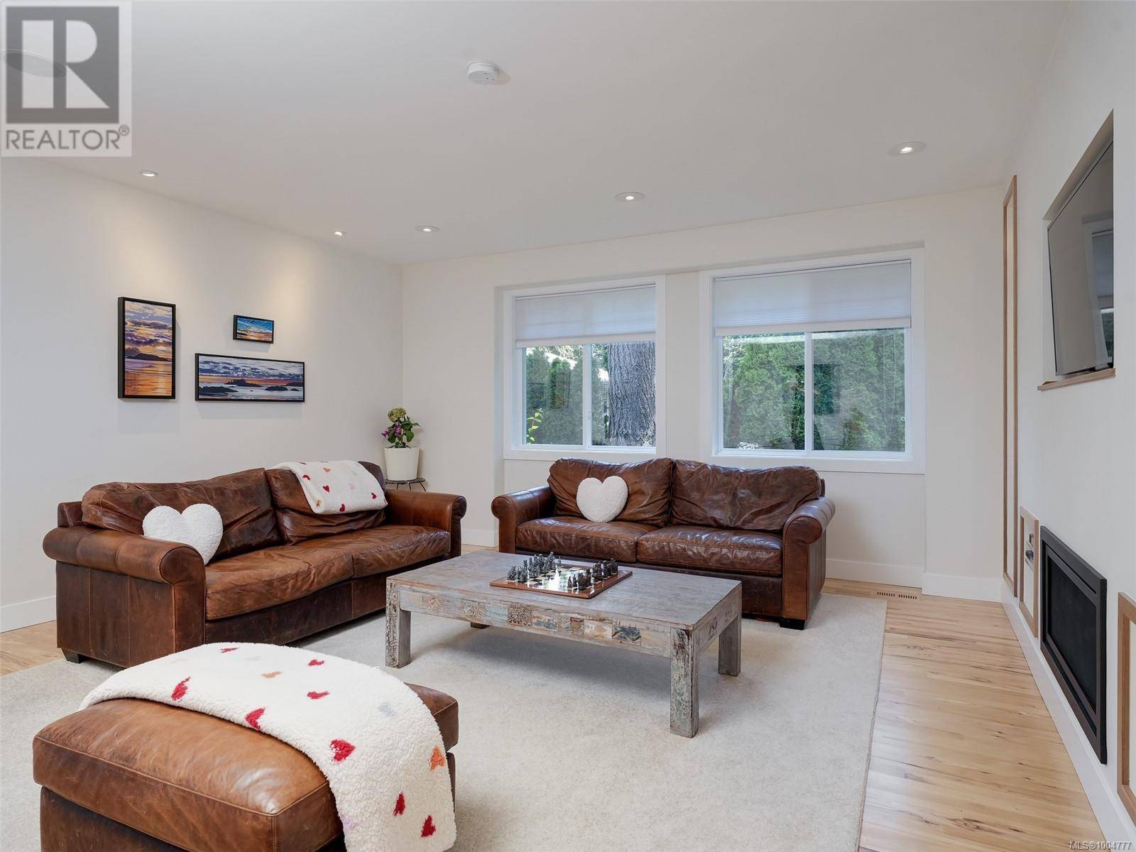 Saanich, BC V8X5M6,1202 Ocean Park Lane