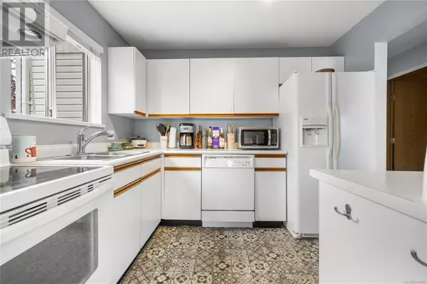 Campbell River, BC V9W2A7,695 Upland DR #4