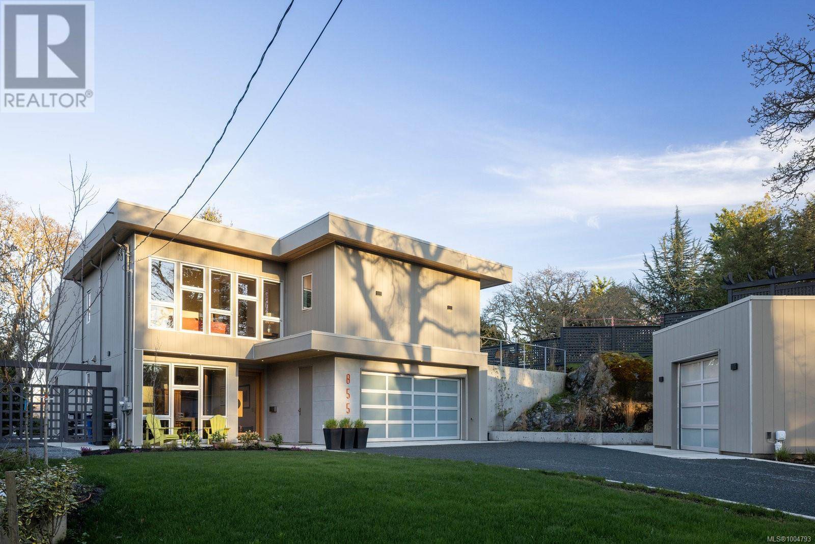 Oak Bay, BC V8S2V7,855 Runnymede Pl