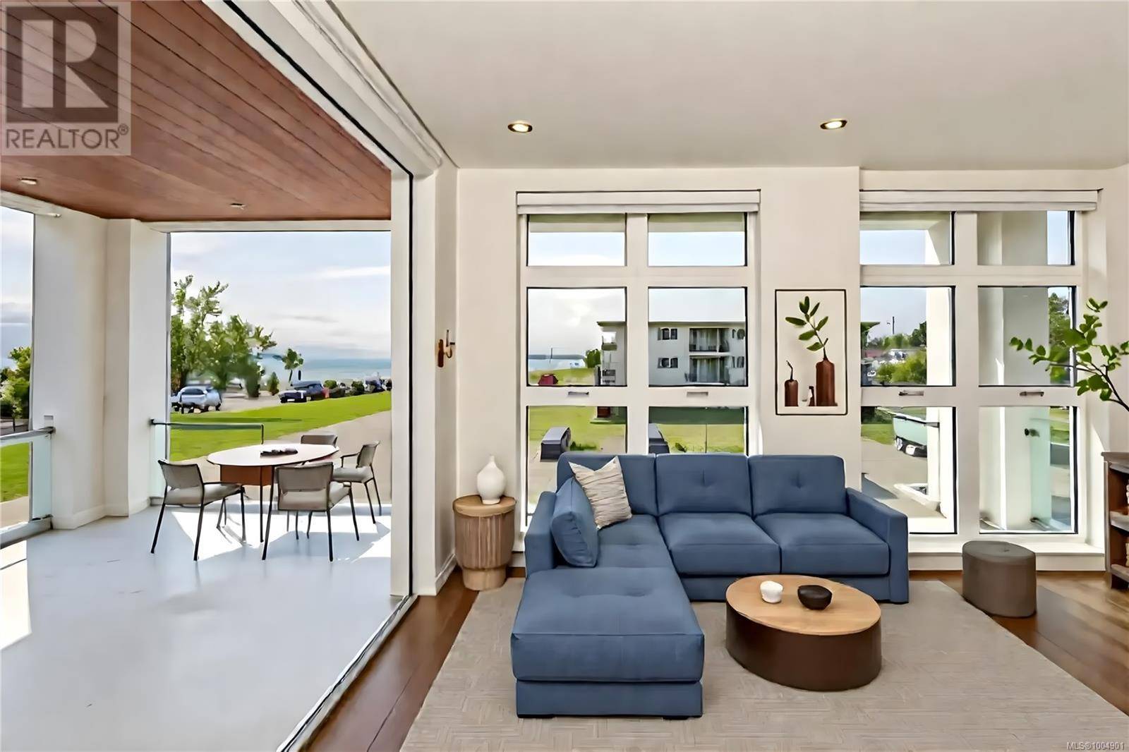 9570 Fifth ST #204, Sidney, BC V8L2W5
