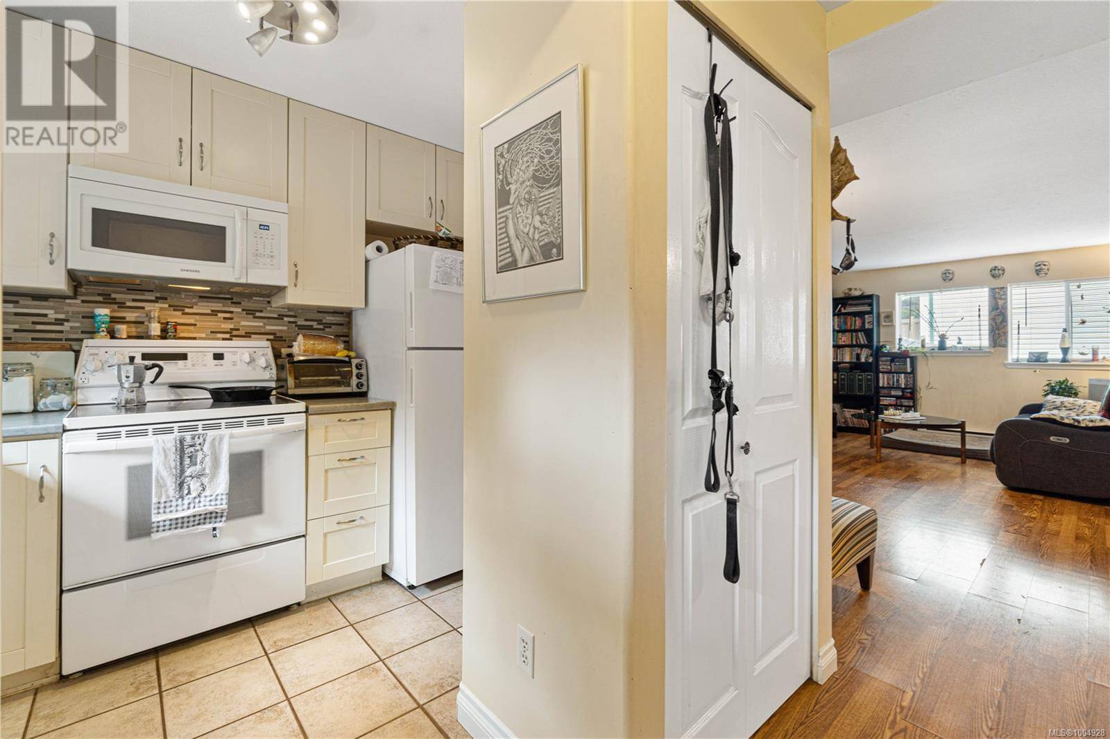 Nanaimo, BC V9R5A6,68 Mill ST #1