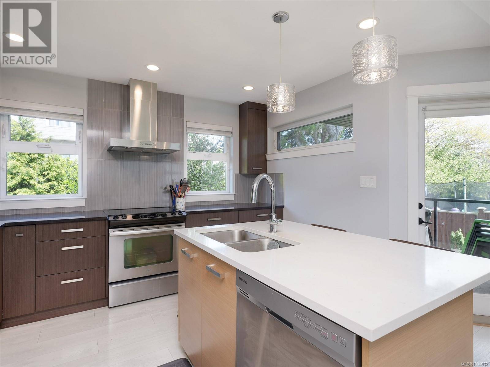 Victoria, BC V8V1N2,254 Ontario St