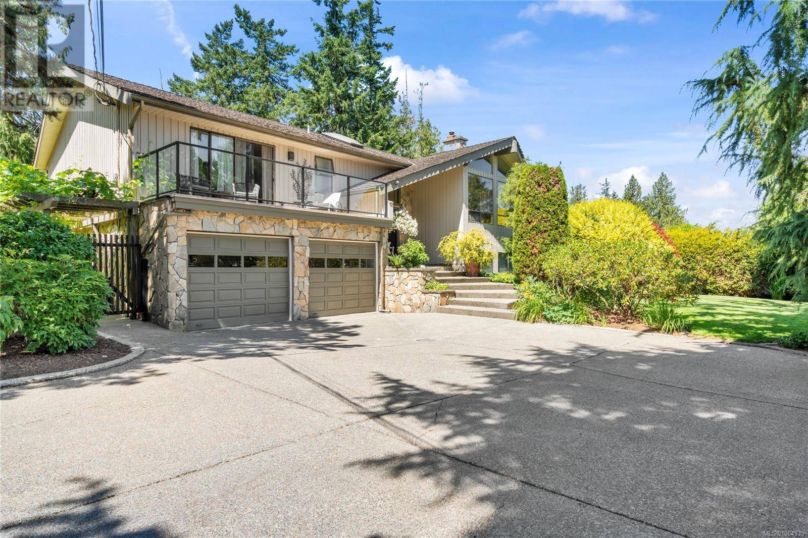 895 Dickinson Way, French Creek, BC V9P1Z7