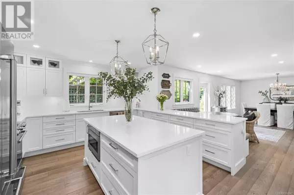 Qualicum Beach, BC V9K1G5,2534 Island Hwy W