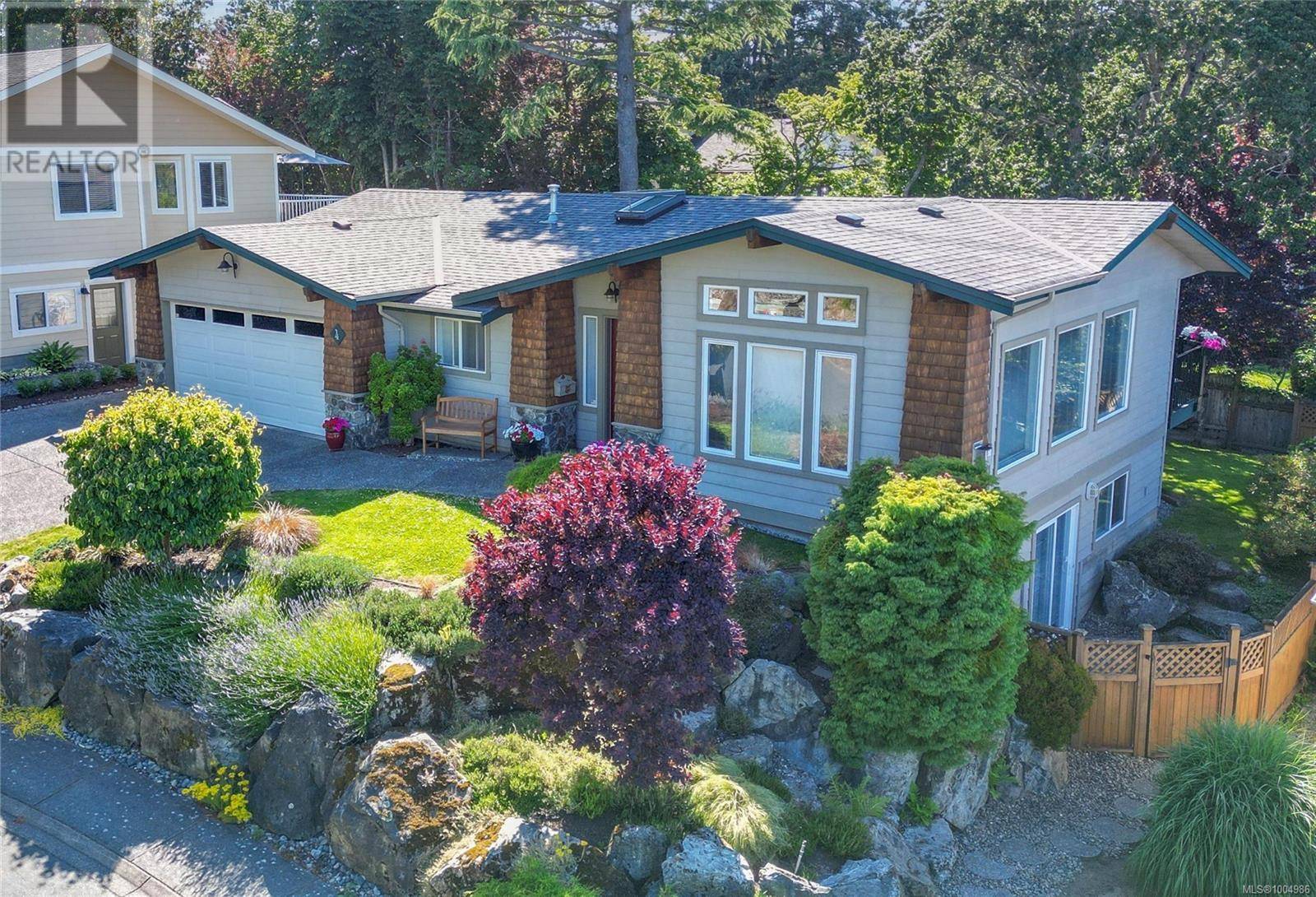 915 Glen Vale RD #4, Esquimalt, BC V9A6N1
