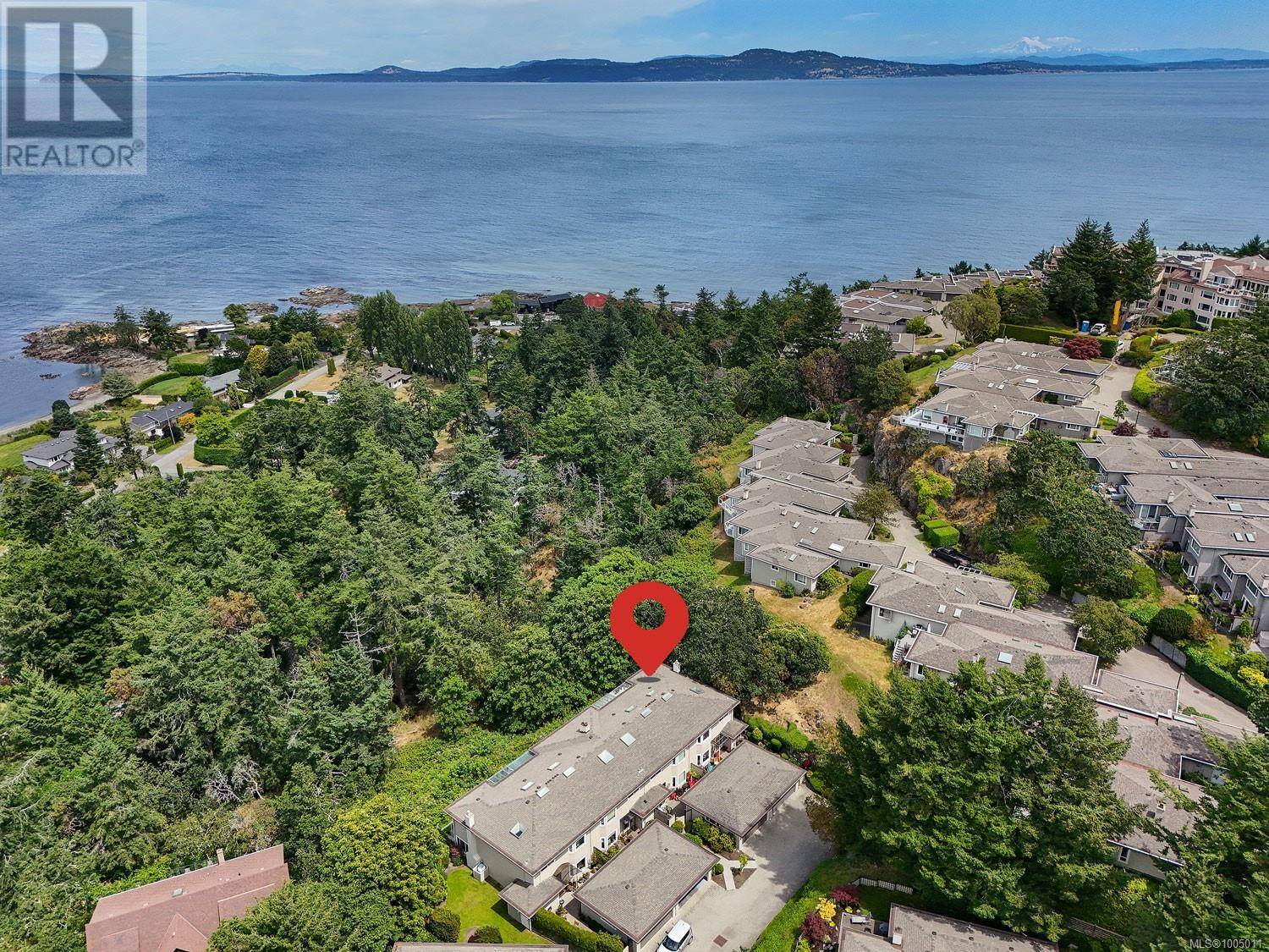 Saanich, BC V8N5X5,2829 Arbutus RD #913