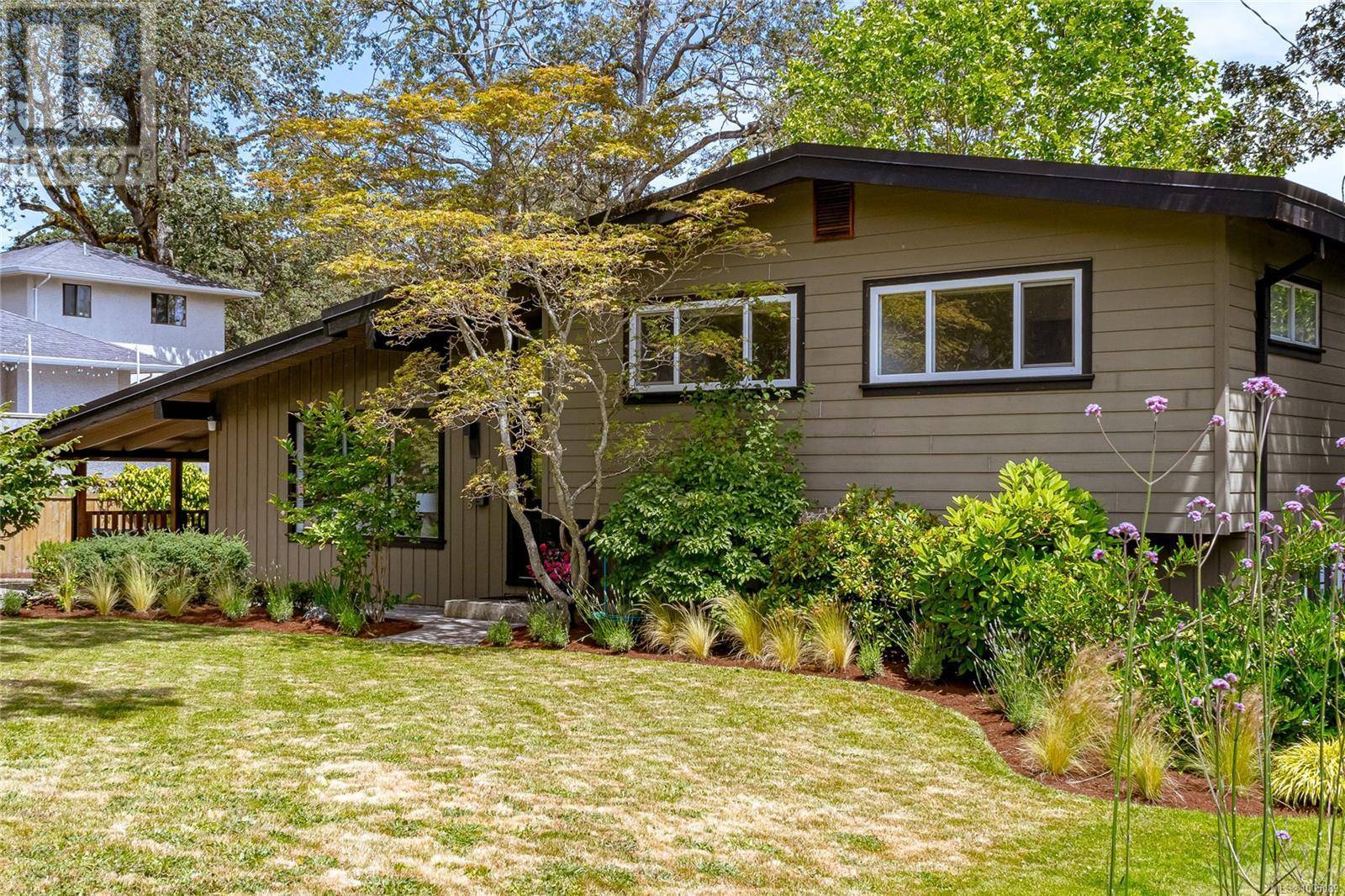 Oak Bay, BC V8P4Z2,3515 Cardiff Pl