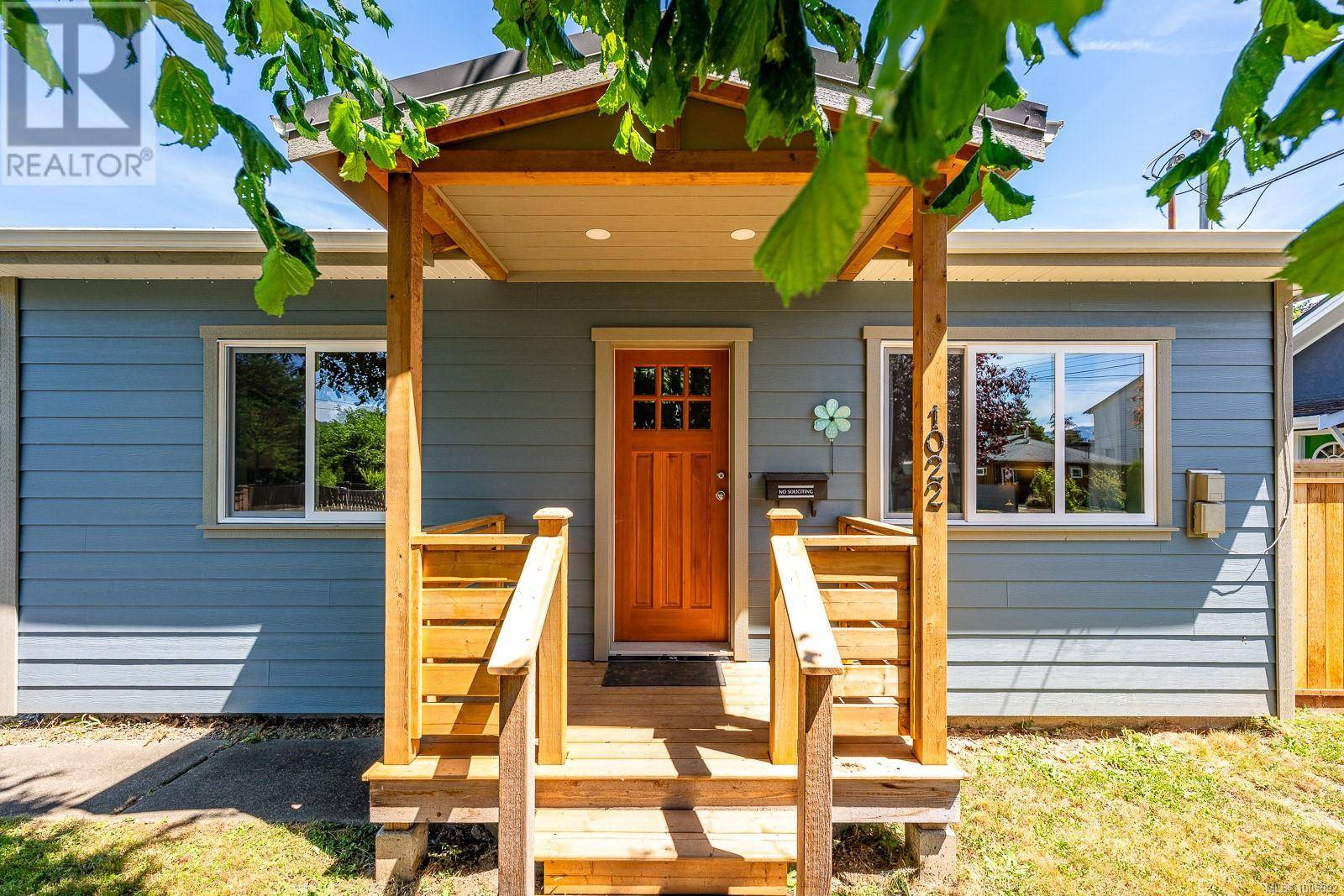 1022 Urquhart Ave, Courtenay, BC V9N3K5