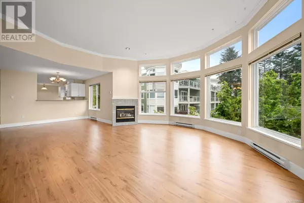 Comox, BC V9M1X6,2275 Comox AVE #412
