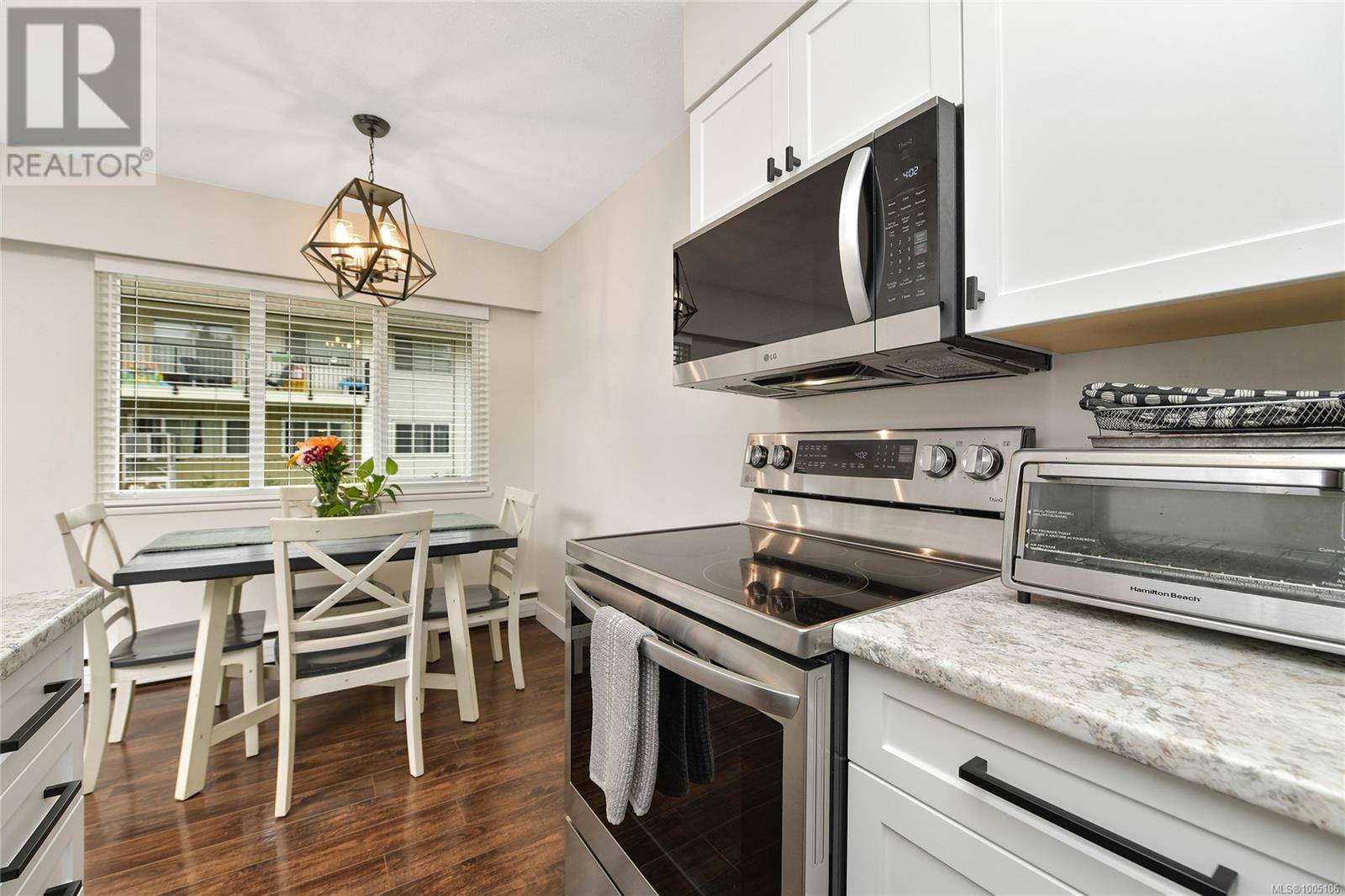 Saanich, BC V8Z1M1,364 Burnside Rd W