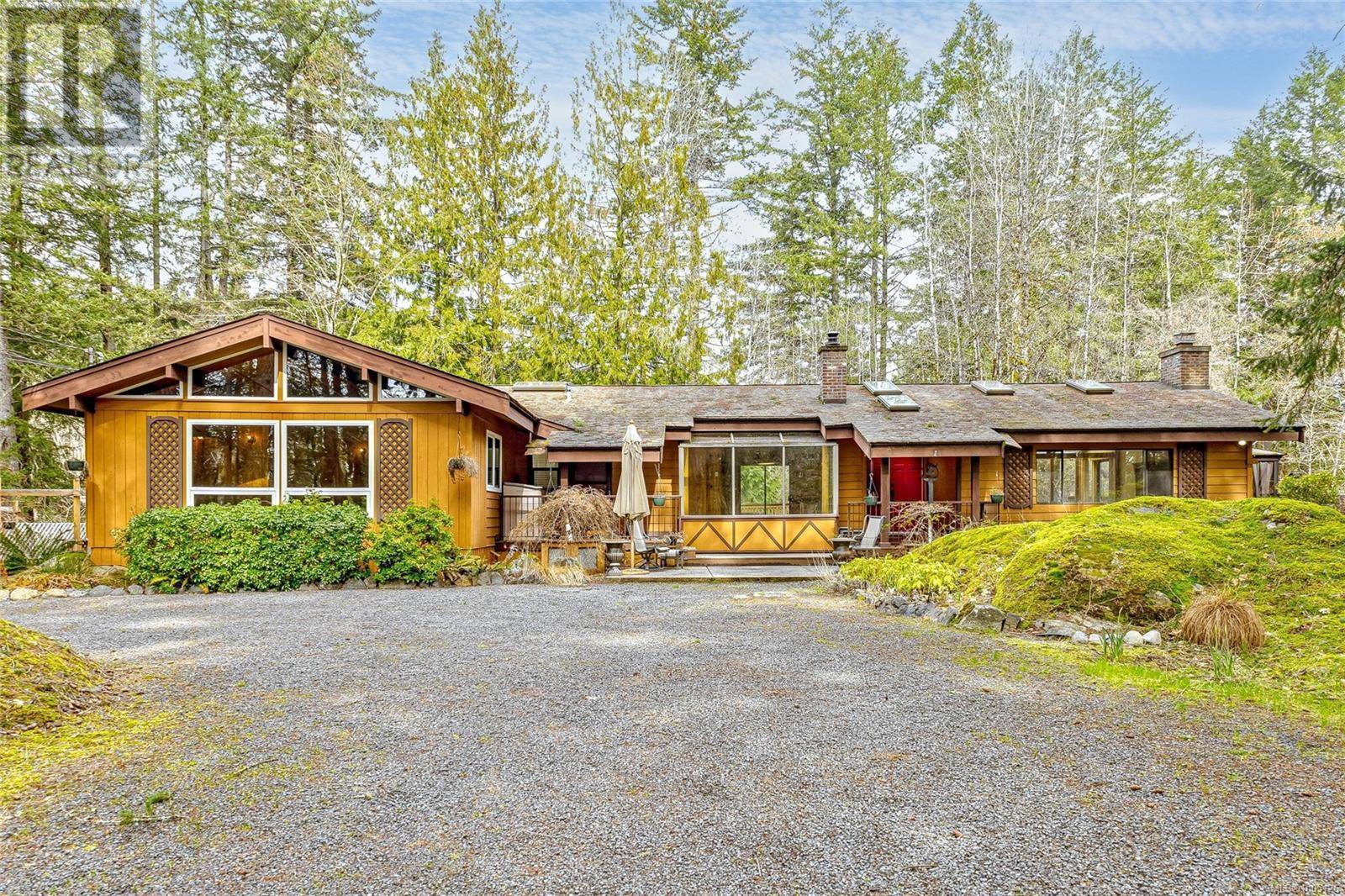 2298 Munn Rd, Highlands, BC V9E1H5