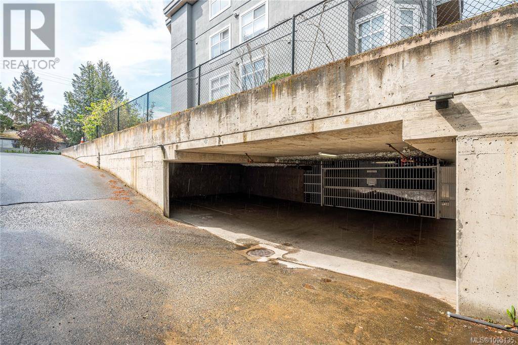 Saanich, BC V8P2X2,1580 Christmas AVE #101
