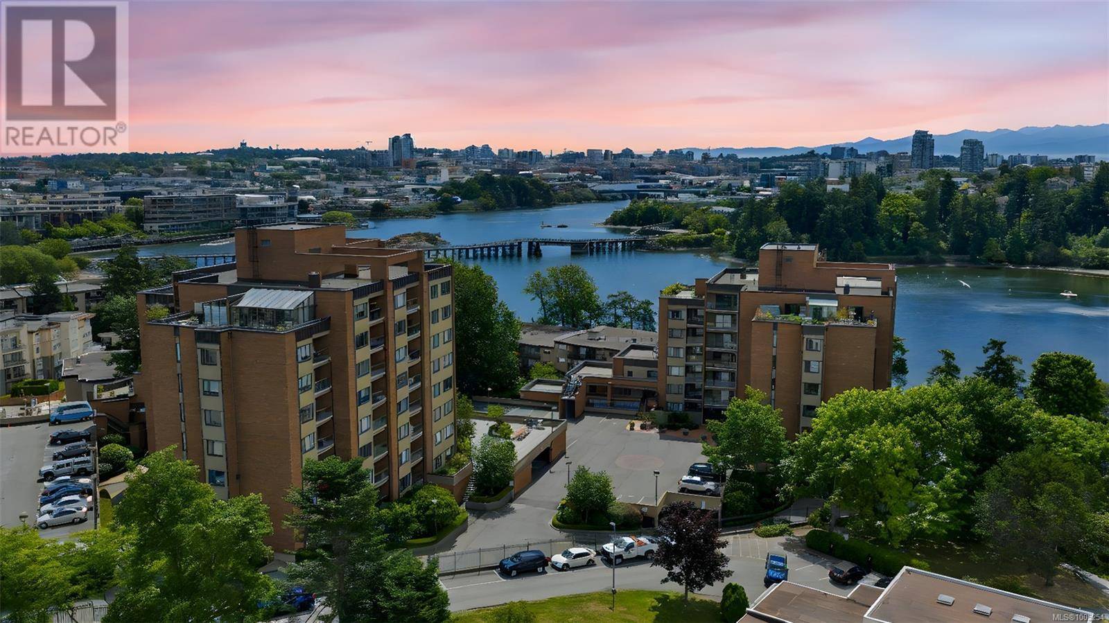 Victoria, BC V9A6Z2,103 Gorge RD East #206