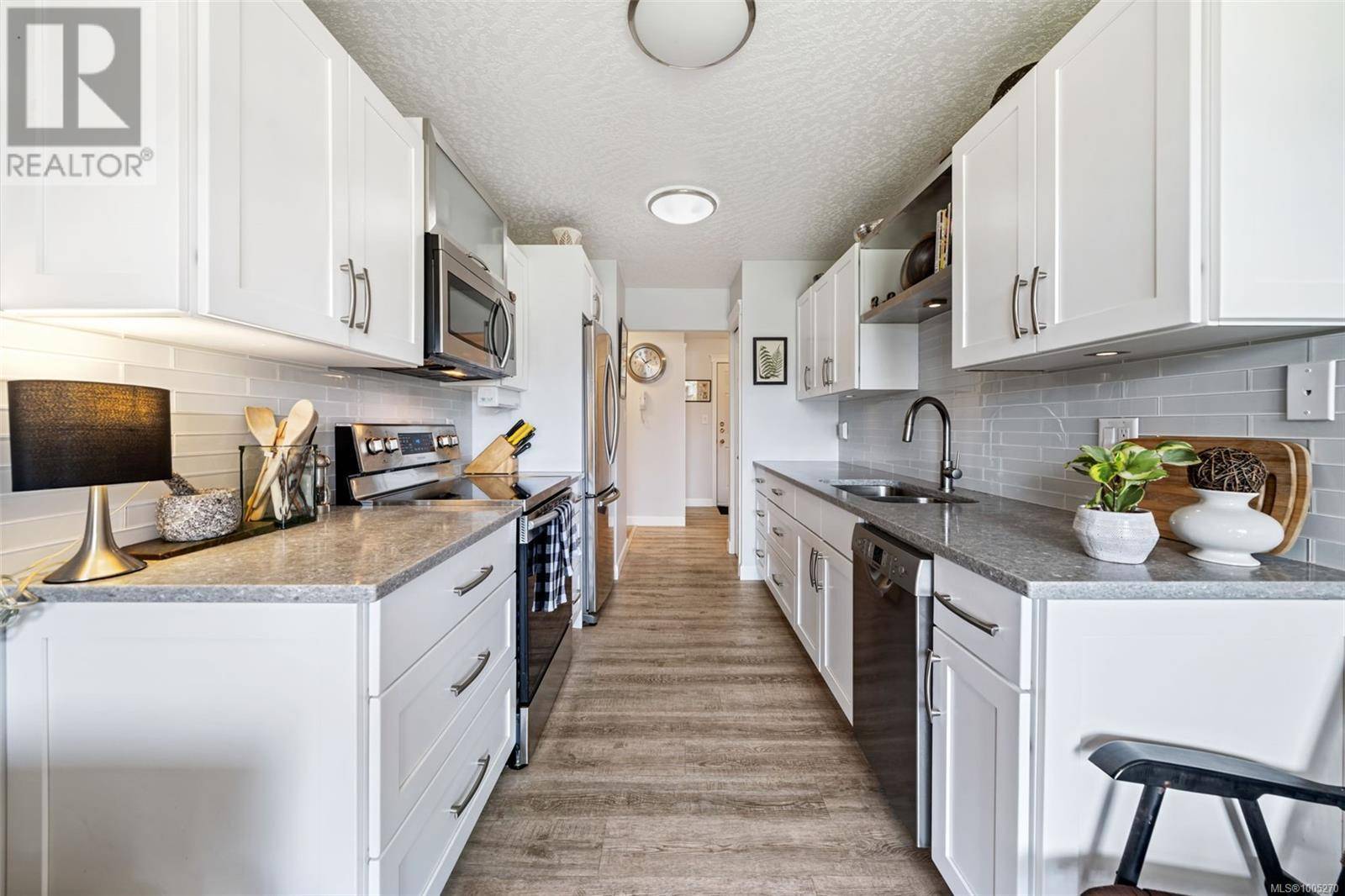 Sidney, BC V8L3C9,9650 First ST #204