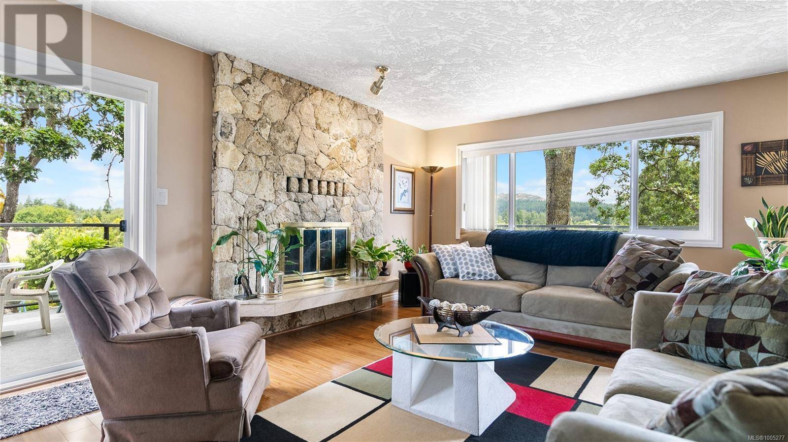 Saanich, BC V8X2E4,4044 Century Rd