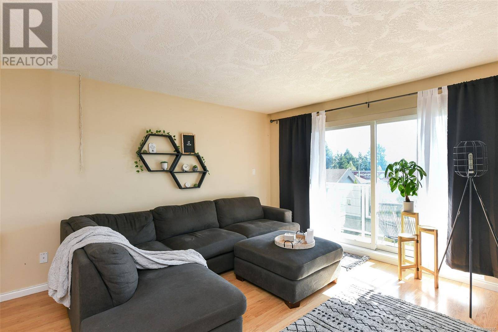 Comox, BC V9M4G4,840 Shamrock PL #305