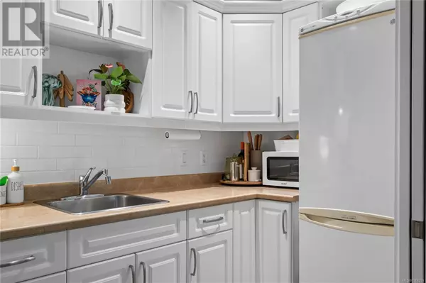 Parksville, BC V9P2N5,261 Mills ST #806