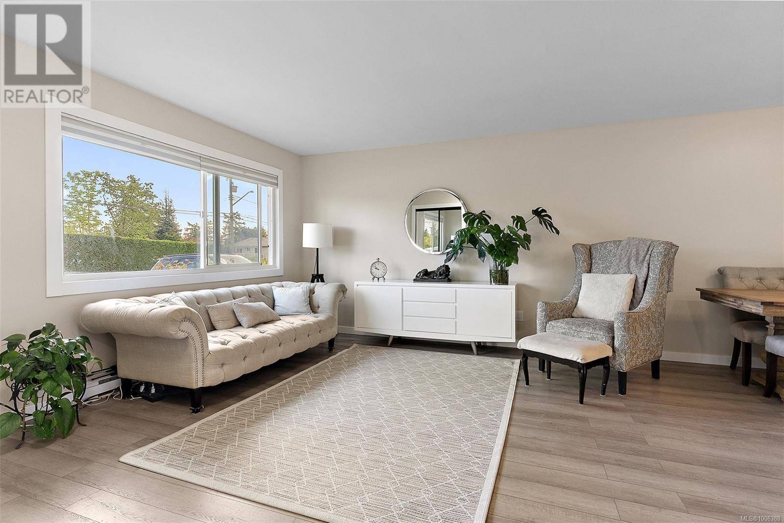 Central Saanich, BC V8M1V5,8046 Lochside
