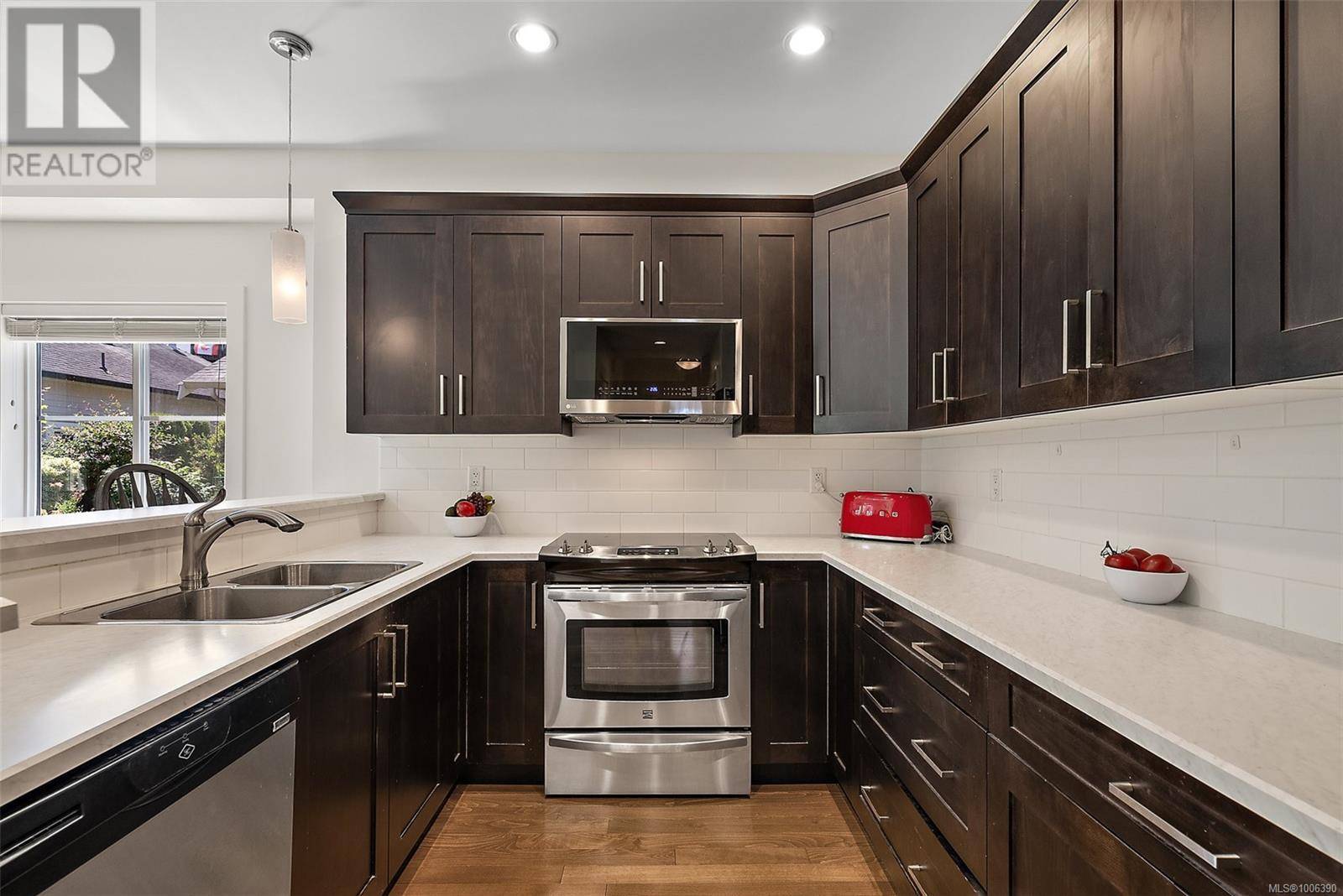 Sidney, BC V8L2G4,2449 Malaview AVE #4