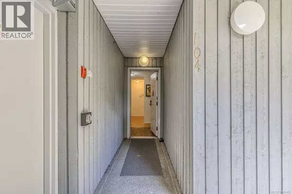 Nanaimo, BC V9S5P1,2560 Departure Bay RD #104