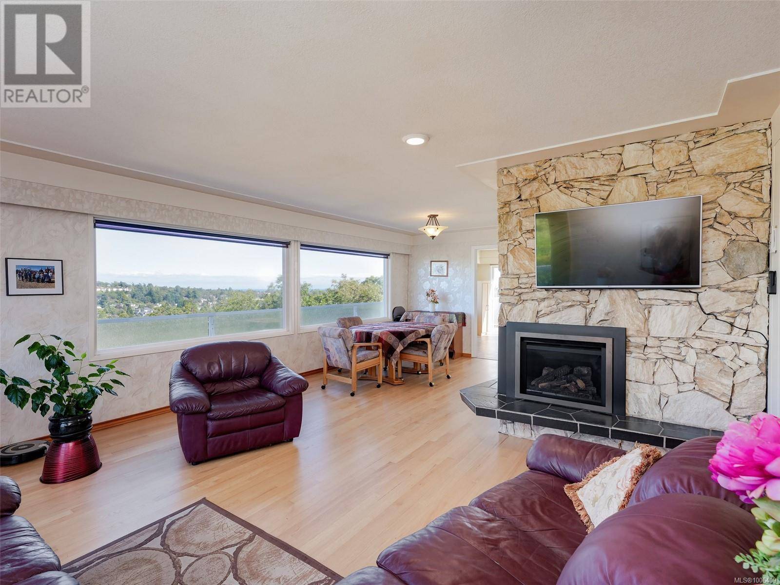 Saanich, BC V8P2E8,1472 Banff Pl
