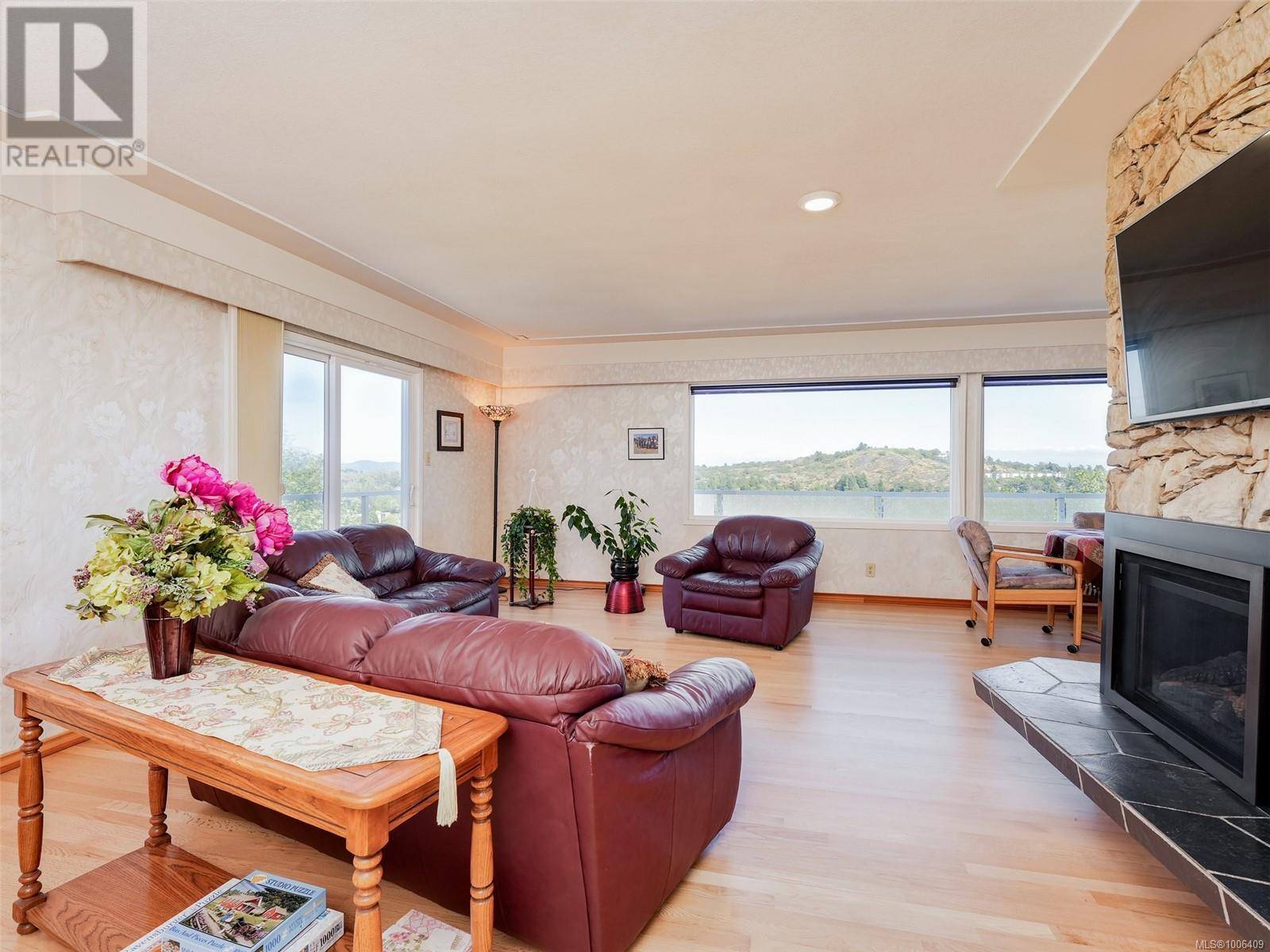 Saanich, BC V8P2E8,1472 Banff Pl