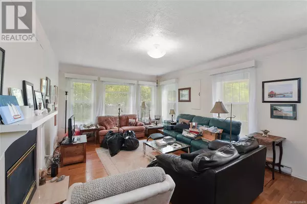 Sidney, BC V8L2V3,9632 Seventh St
