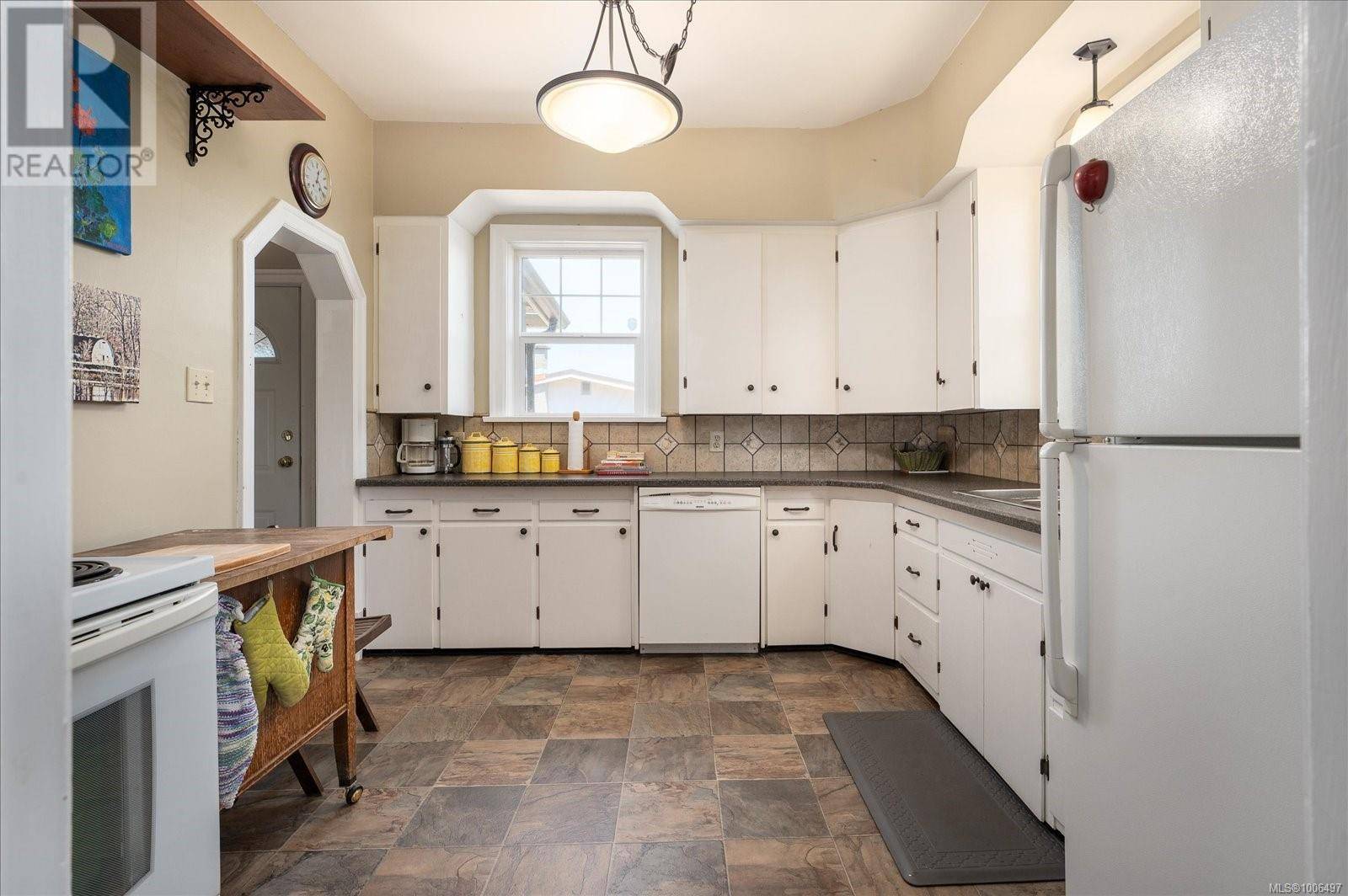 Nanaimo, BC V9R1T7,612 Fourth St