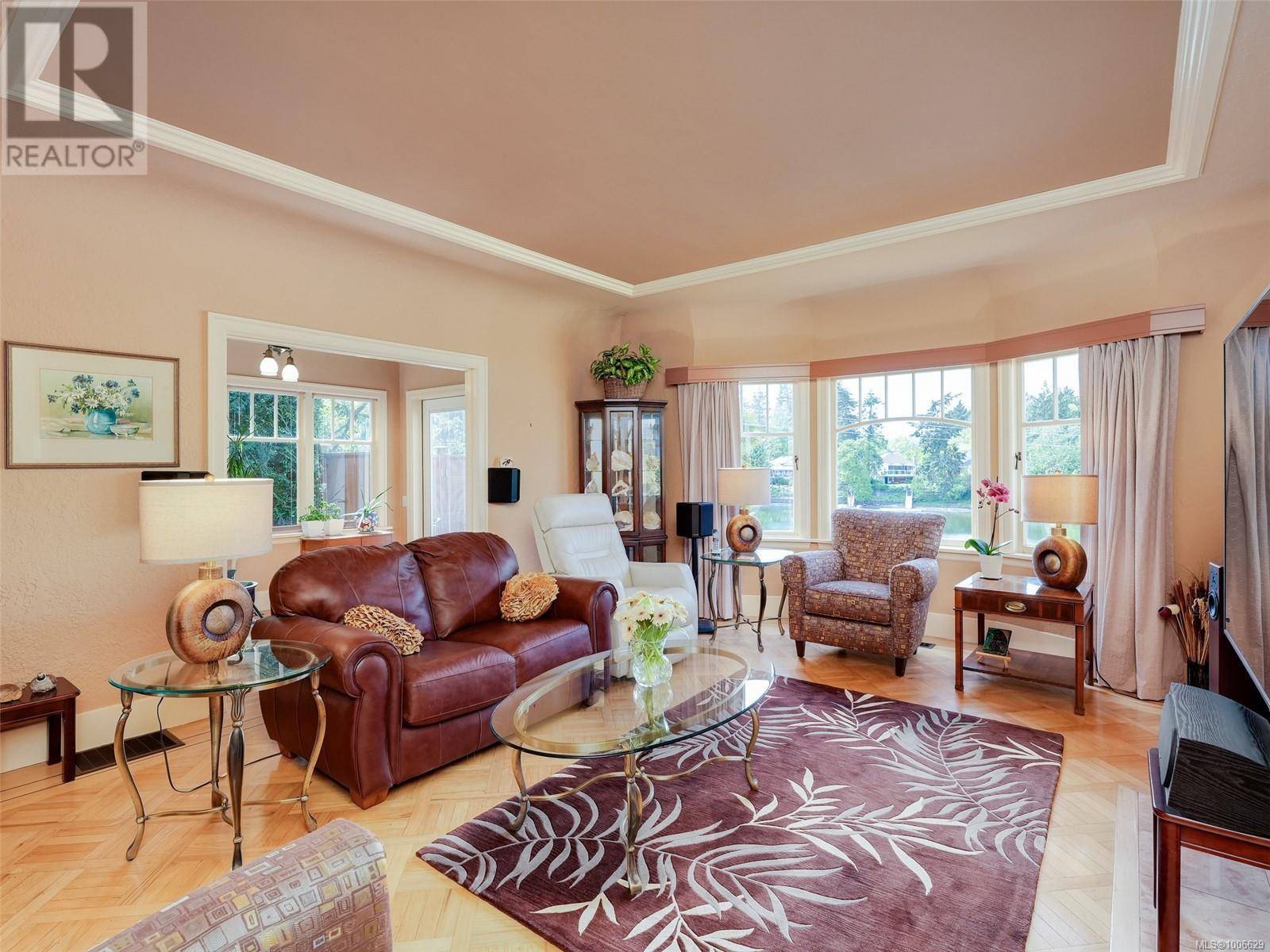 Saanich, BC V9A2S2,2886 Glenwood Ave