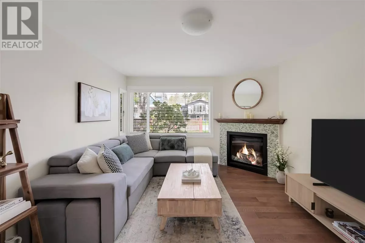 Victoria, BC V8S1M9,1445 Hamley St