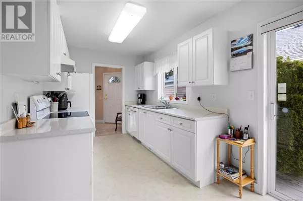 Qualicum Beach, BC V9K1T8,1274 Oceanside Dr
