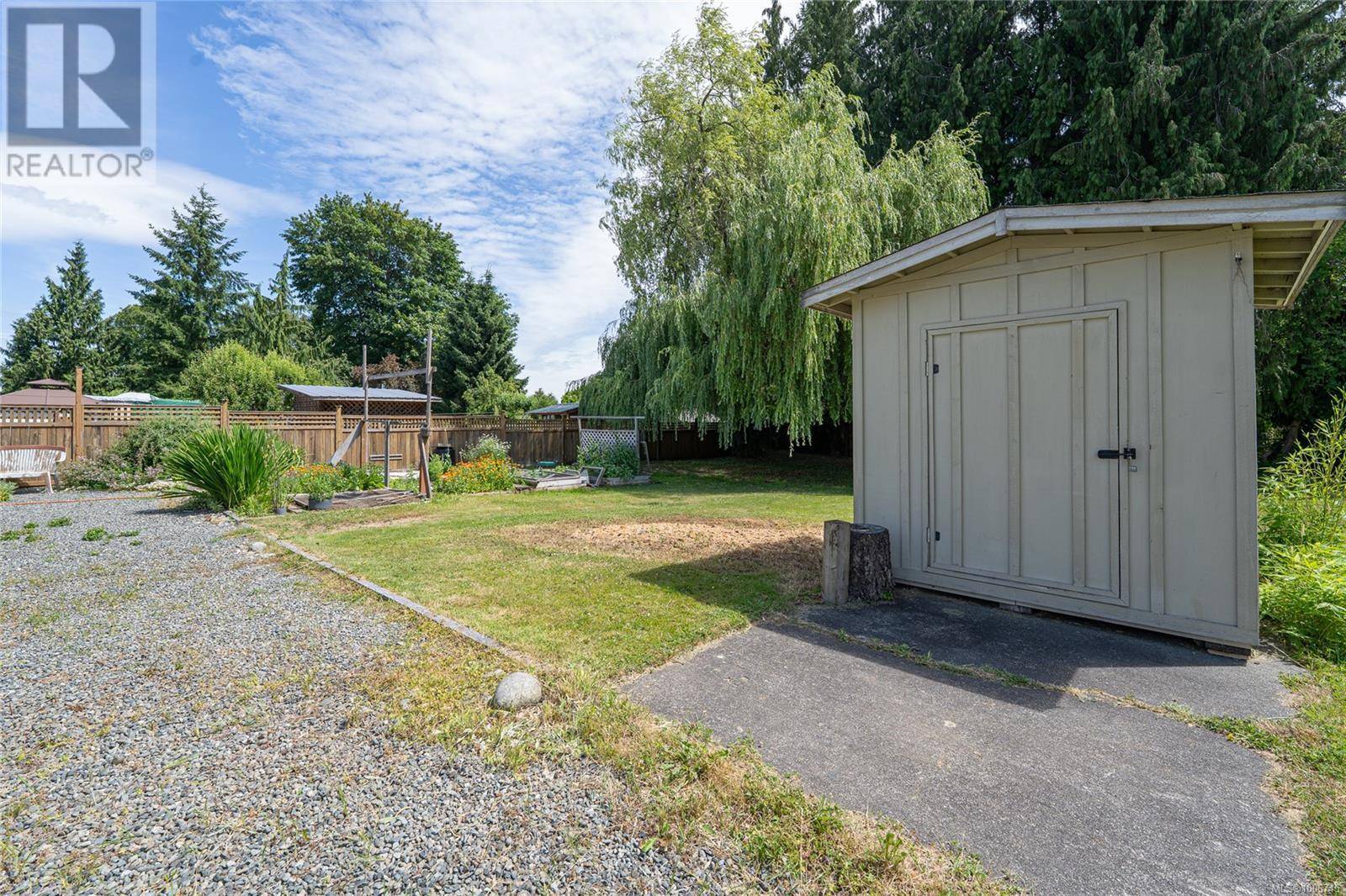Duncan, BC V9L3J2,130 & 132 Beech Ave