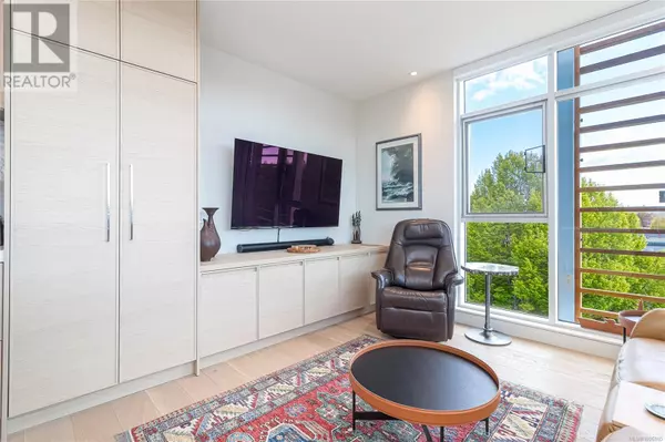 Victoria, BC V8R1C7,1916 Oak Bay AVE #405