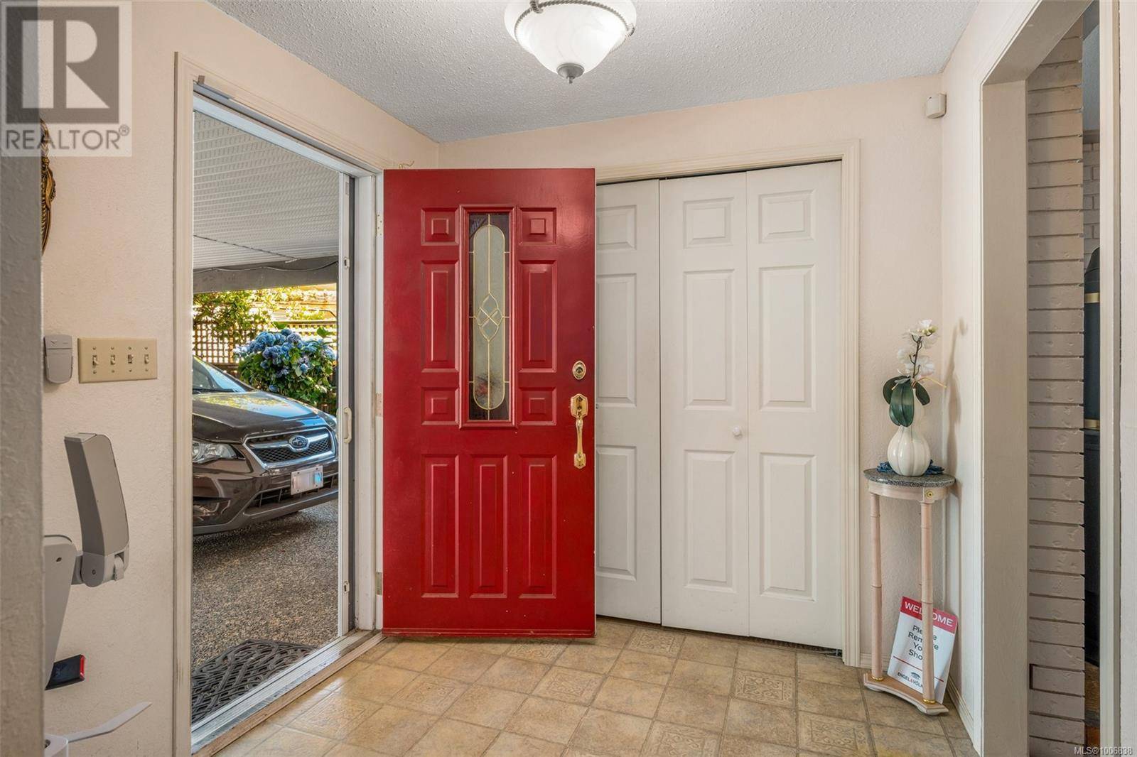 Saanich, BC V8X2X1,955 Tattersall Dr