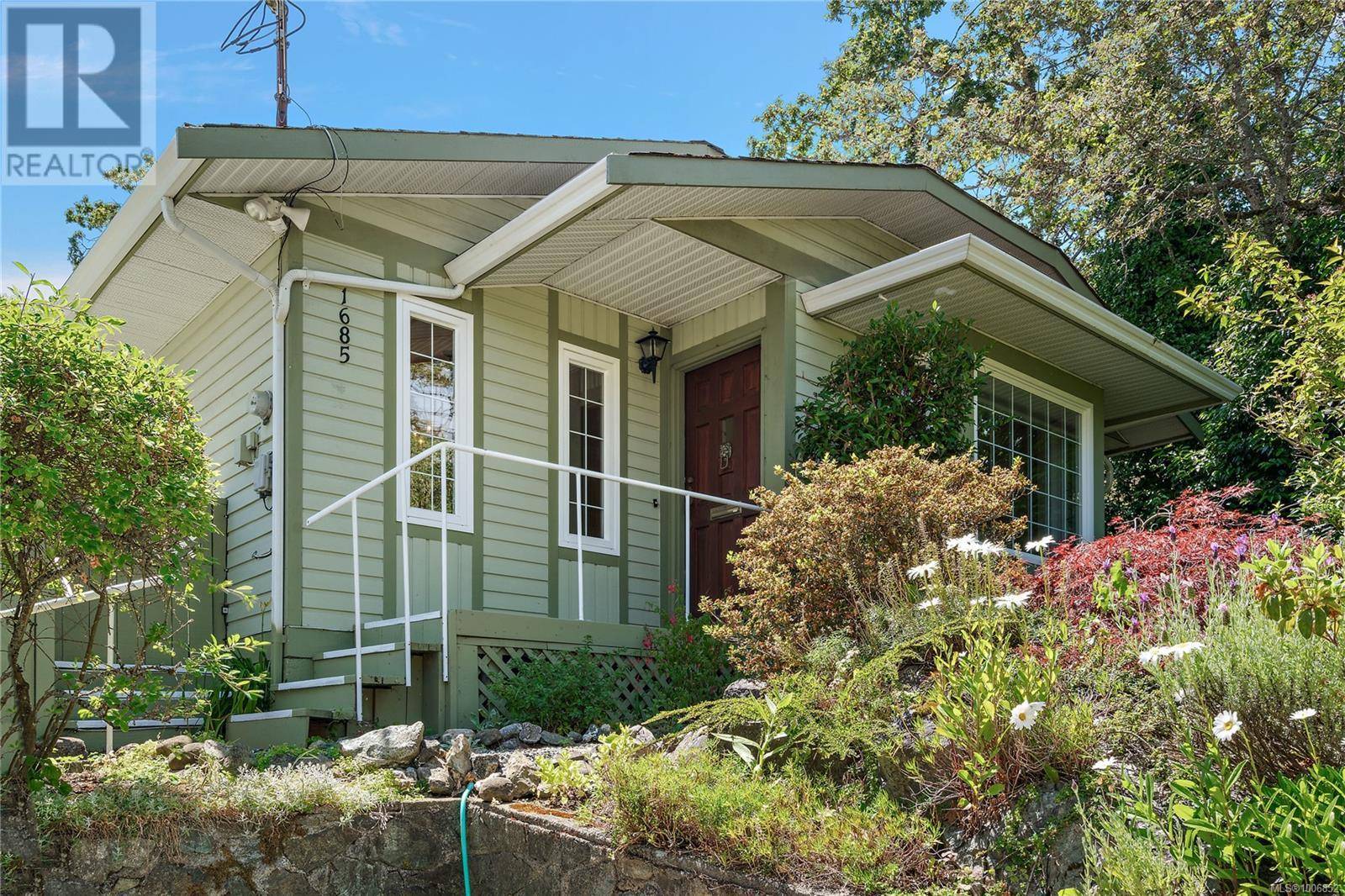 1685 Christmas Ave, Saanich, BC V8P2X7