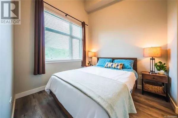 Nanaimo, BC V9R0K4,20 Barsby AVE #514