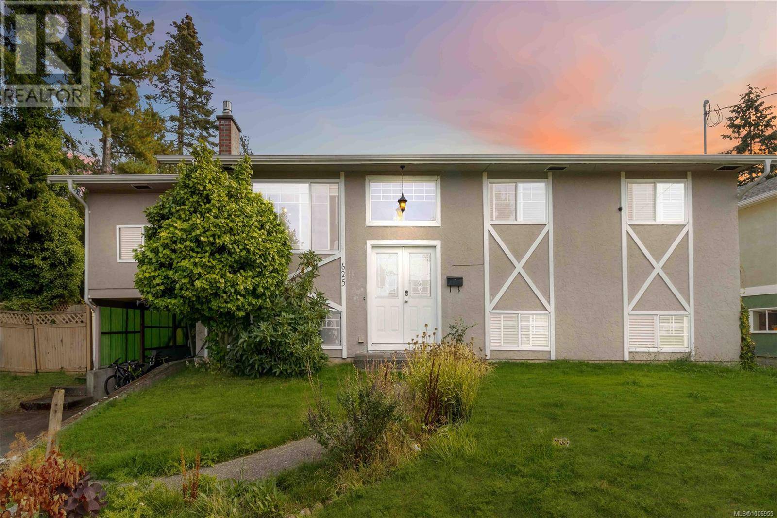 Saanich, BC V8Z2H8,625 Baker St