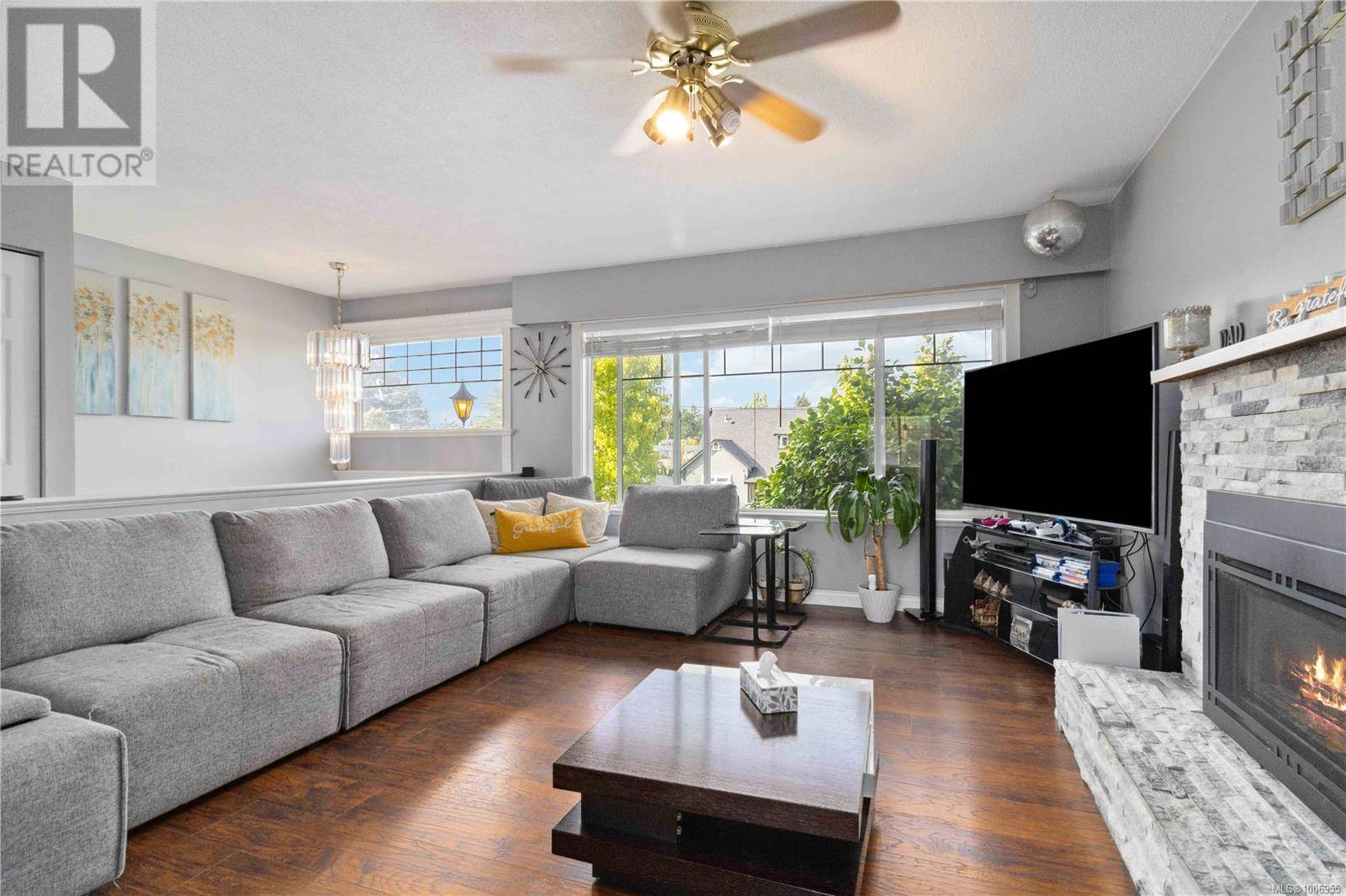 Saanich, BC V8Z2H8,625 Baker St