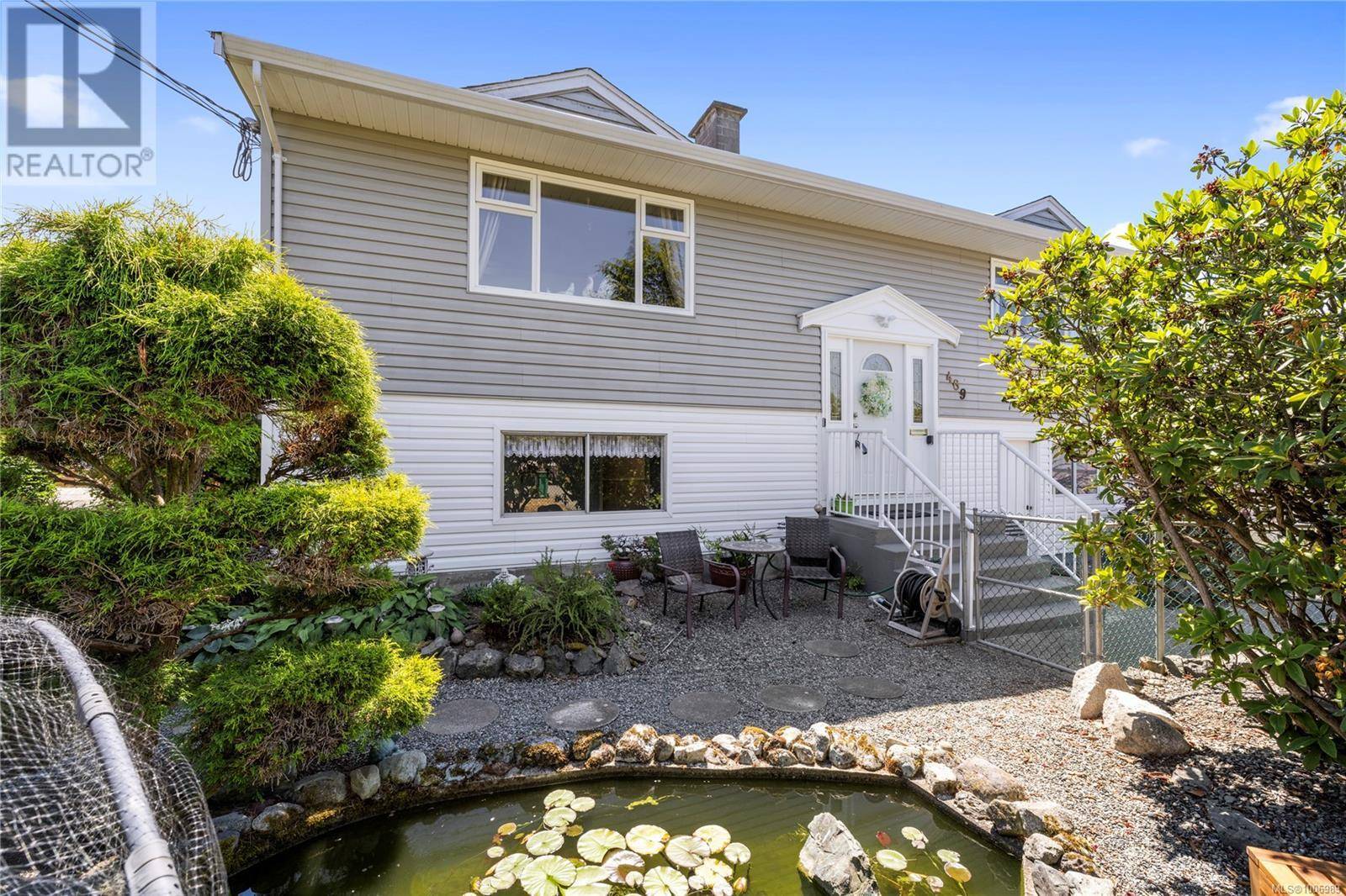 Nanaimo, BC V9R1B8,469 Deering St